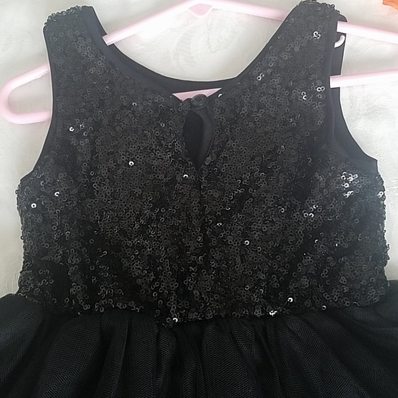 EST 1989 PLACE Dress - Picture 3 of 6